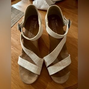 Off white canvas Toms wedges